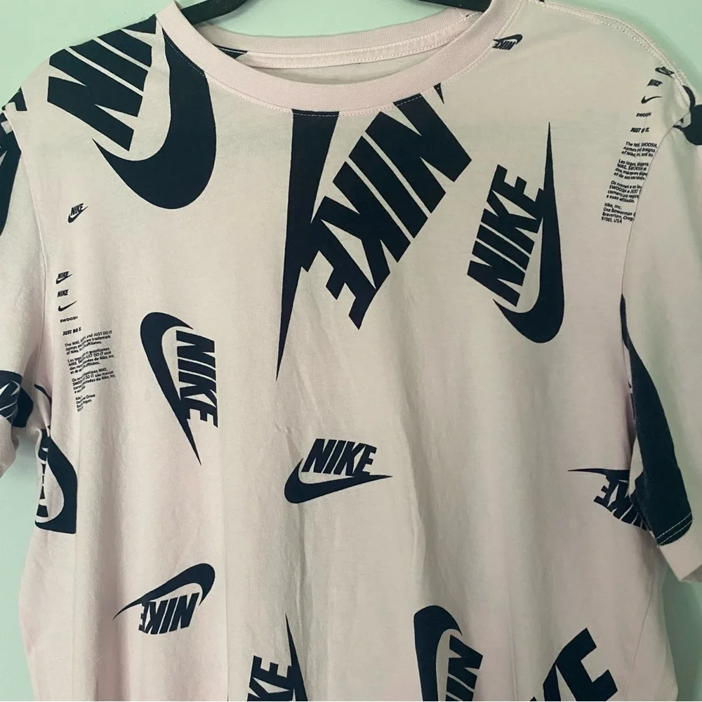 Men’s Nike Club Allover Print Pink Tee Size Large